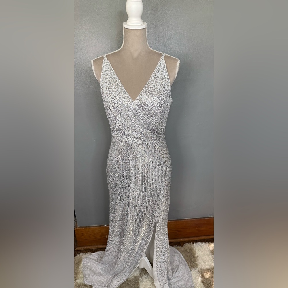 Dress the Population Jordana Gown in White/Silver NWOT